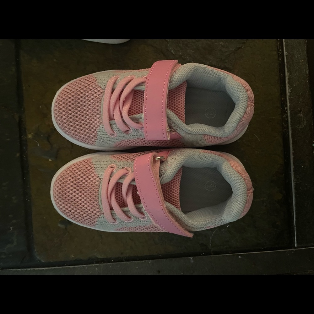 Girls sneakers